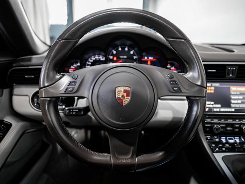 Used 2015 Porsche 911 Targa 4 image 9