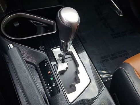 Used 2017 Toyota RAV4 Limited image 17