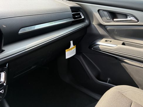 Used 2026 Chevrolet Traverse LT w/ Driver Confidence Package FWD image 37