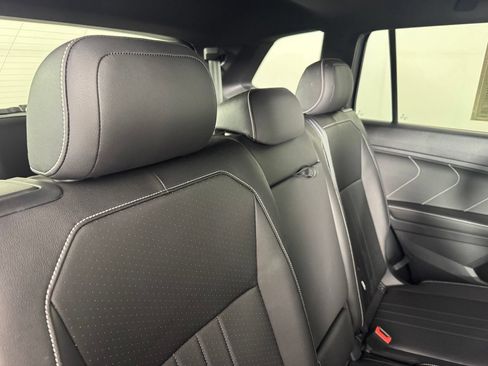 Used 2023 Volkswagen Tiguan SE R-Line FWD image 36