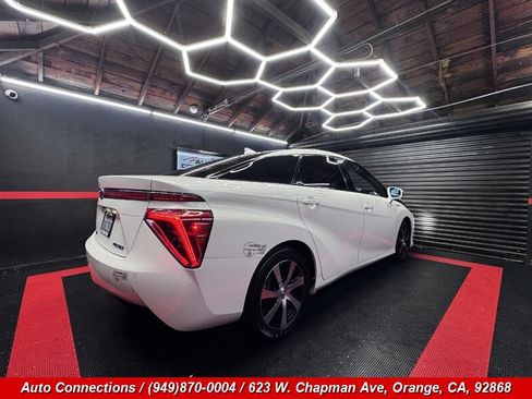 Used 2017 Toyota Mirai FWD image 3