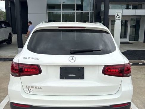 Certified 2022 Mercedes-Benz GLC 300 image 3