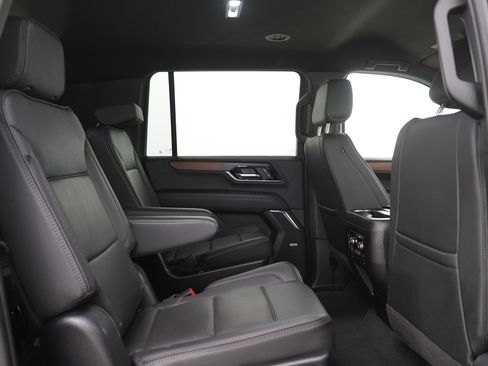 Used 2025 GMC Yukon XL Denali AWD/4WD image 12