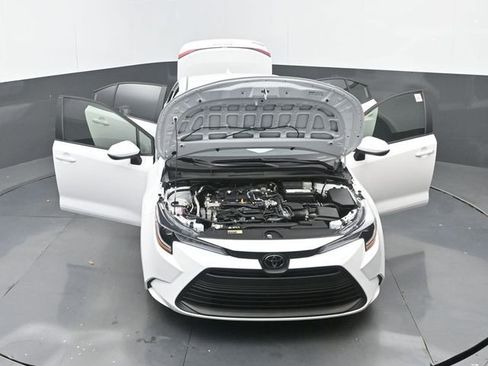Used 2025 Toyota Corolla LE image 33