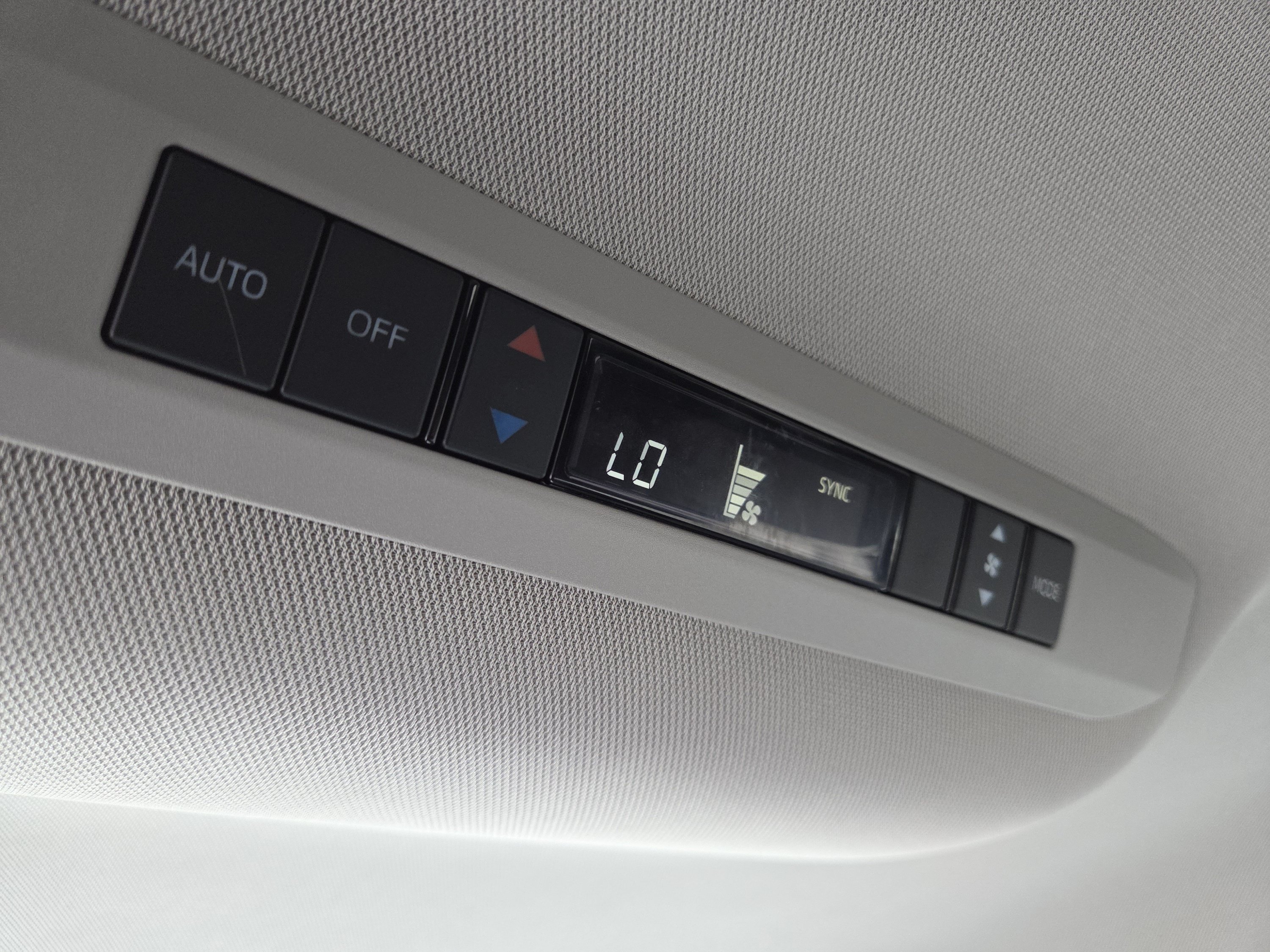 Used 2025 Toyota Sienna LE FWD image 27