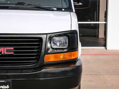 Used 2017 GMC Savana 3500 LS image 32