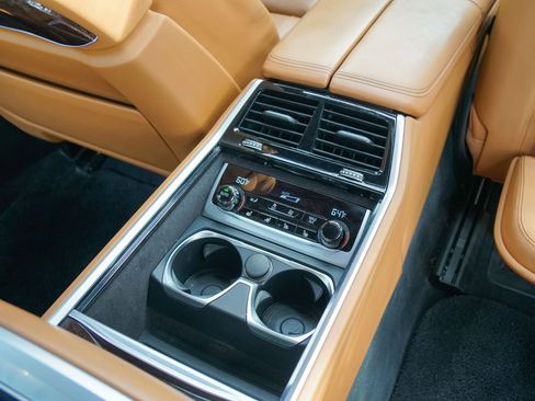 Used 2020 BMW 750i xDrive image 34