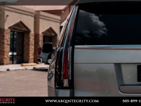 Used 2016 Cadillac Escalade Luxury AWD/4WD image 15