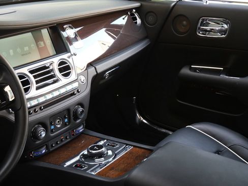 Certified 2015 Rolls-Royce Wraith RWD image 26