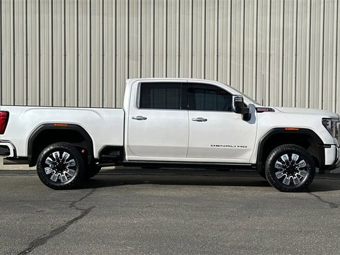 Used 2024 GMC Sierra 3500 Denali w/ Denali Reserve Package image 4