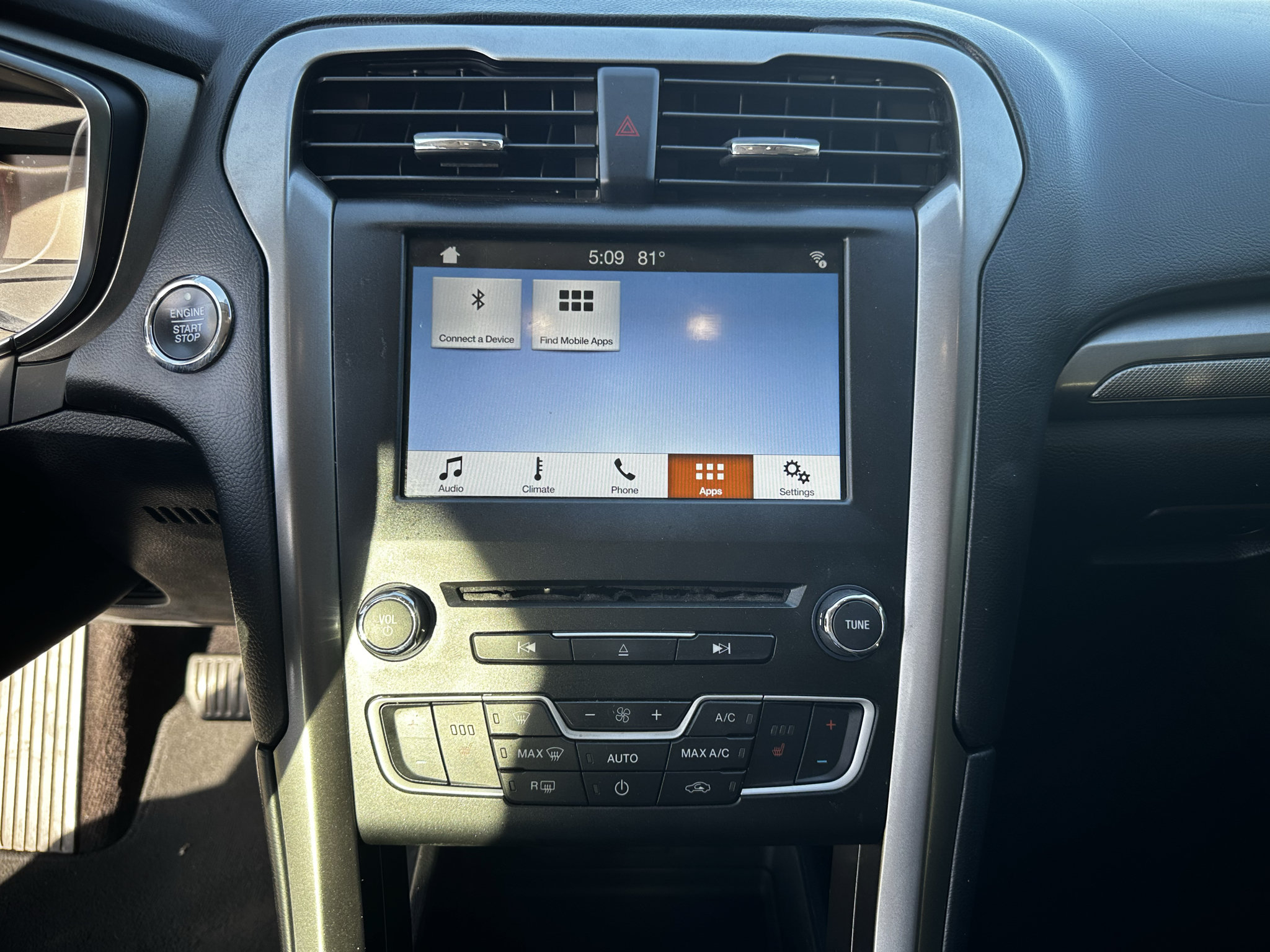 Used 2017 Ford Fusion SE w/ Fusion SE Technology Package FWD image 21