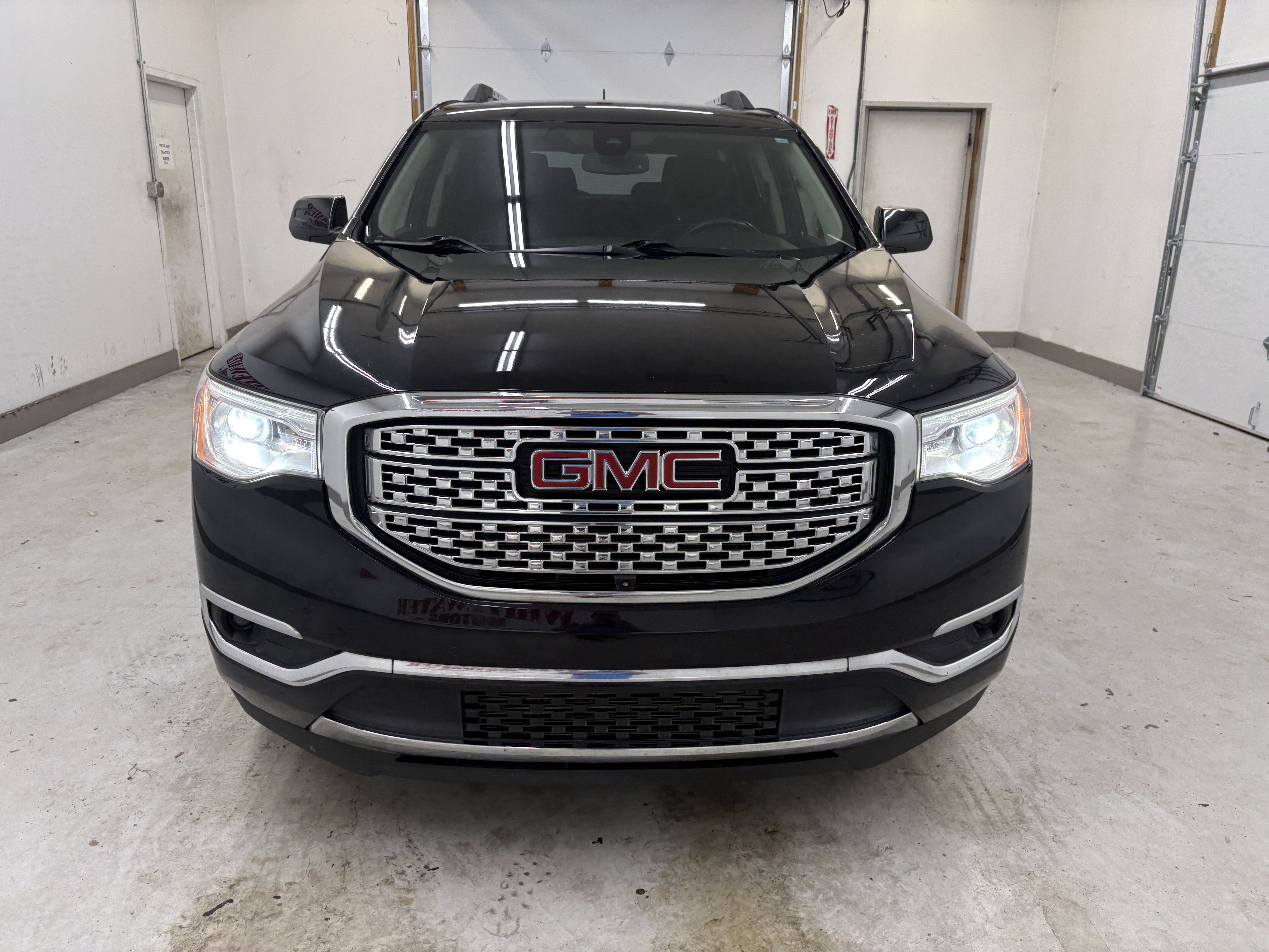 Used 2019 GMC Acadia Denali w/ Technology Package FWD image 6
