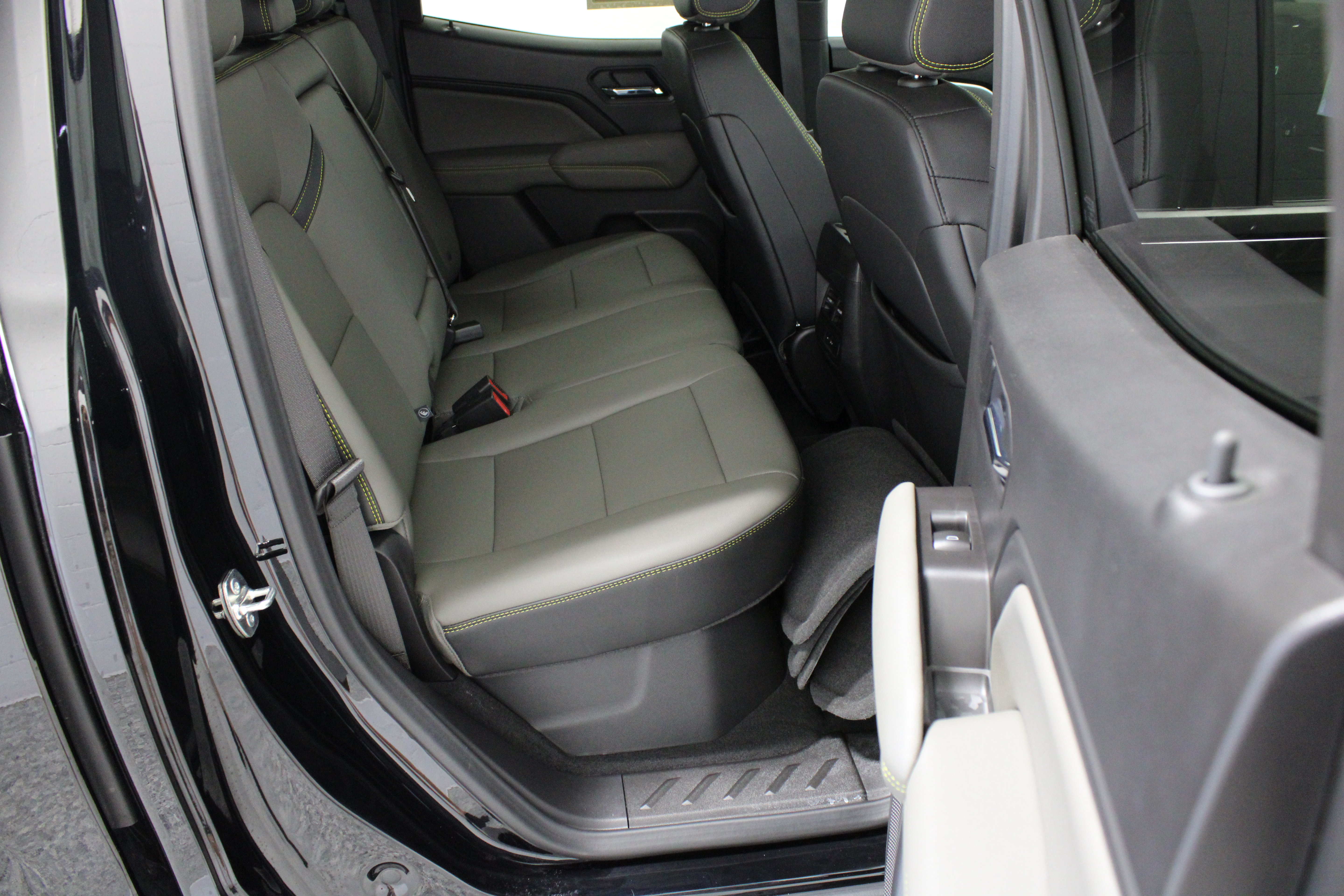 Used 2026 Chevrolet Colorado ZR2 AWD/4WD image 36