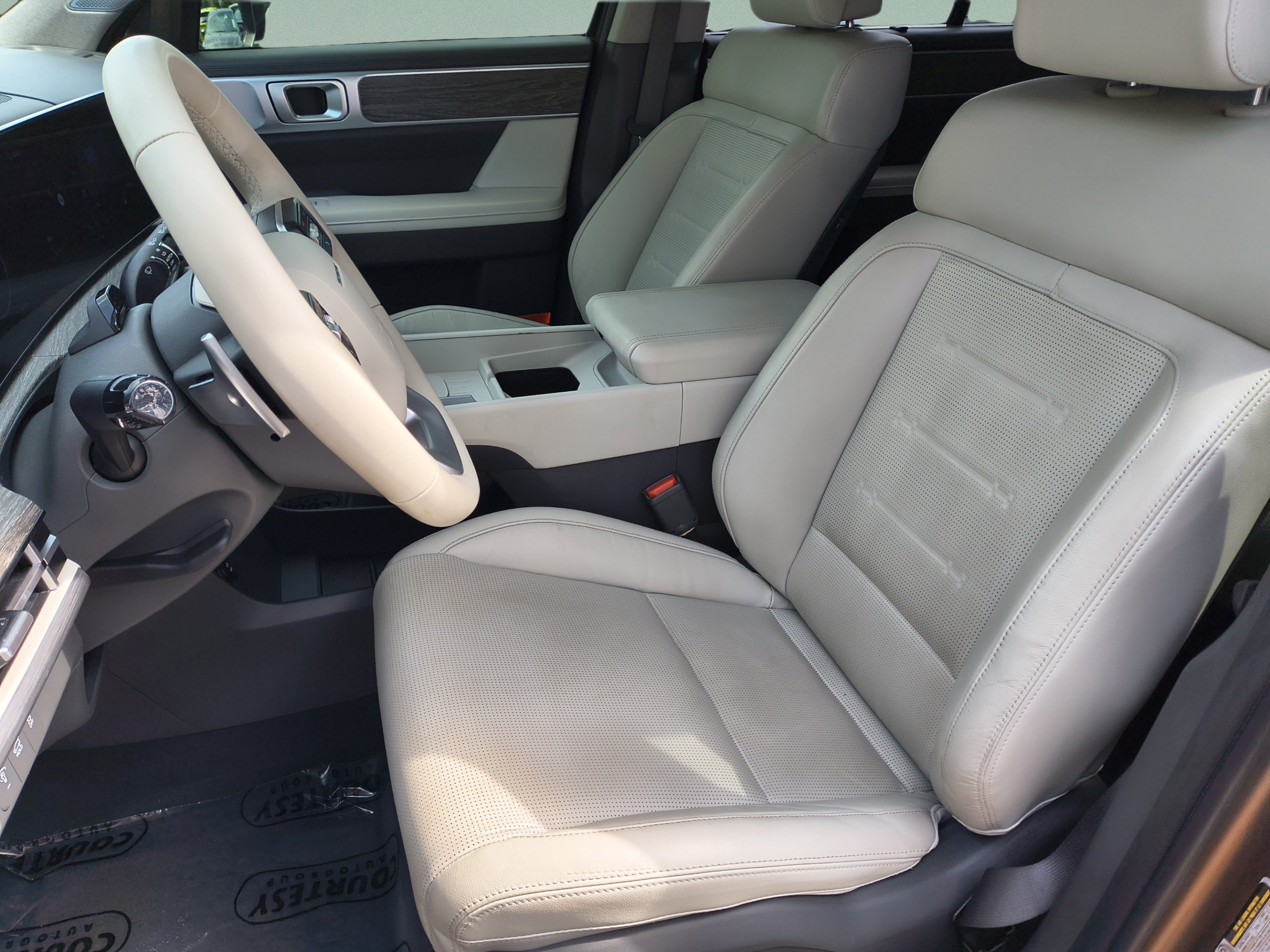 Used 2024 Hyundai Santa Fe Limited FWD image 23