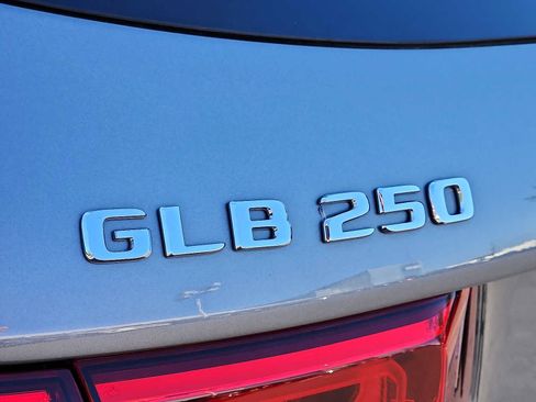 Used 2022 Mercedes-Benz GLB 250 4MATIC image 28