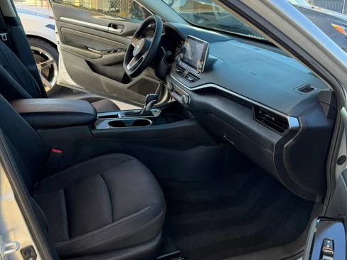 Used 2021 Nissan Altima 2.5 SV FWD image 11