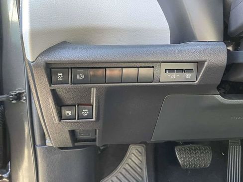 Used 2025 Toyota Sienna XLE image 22