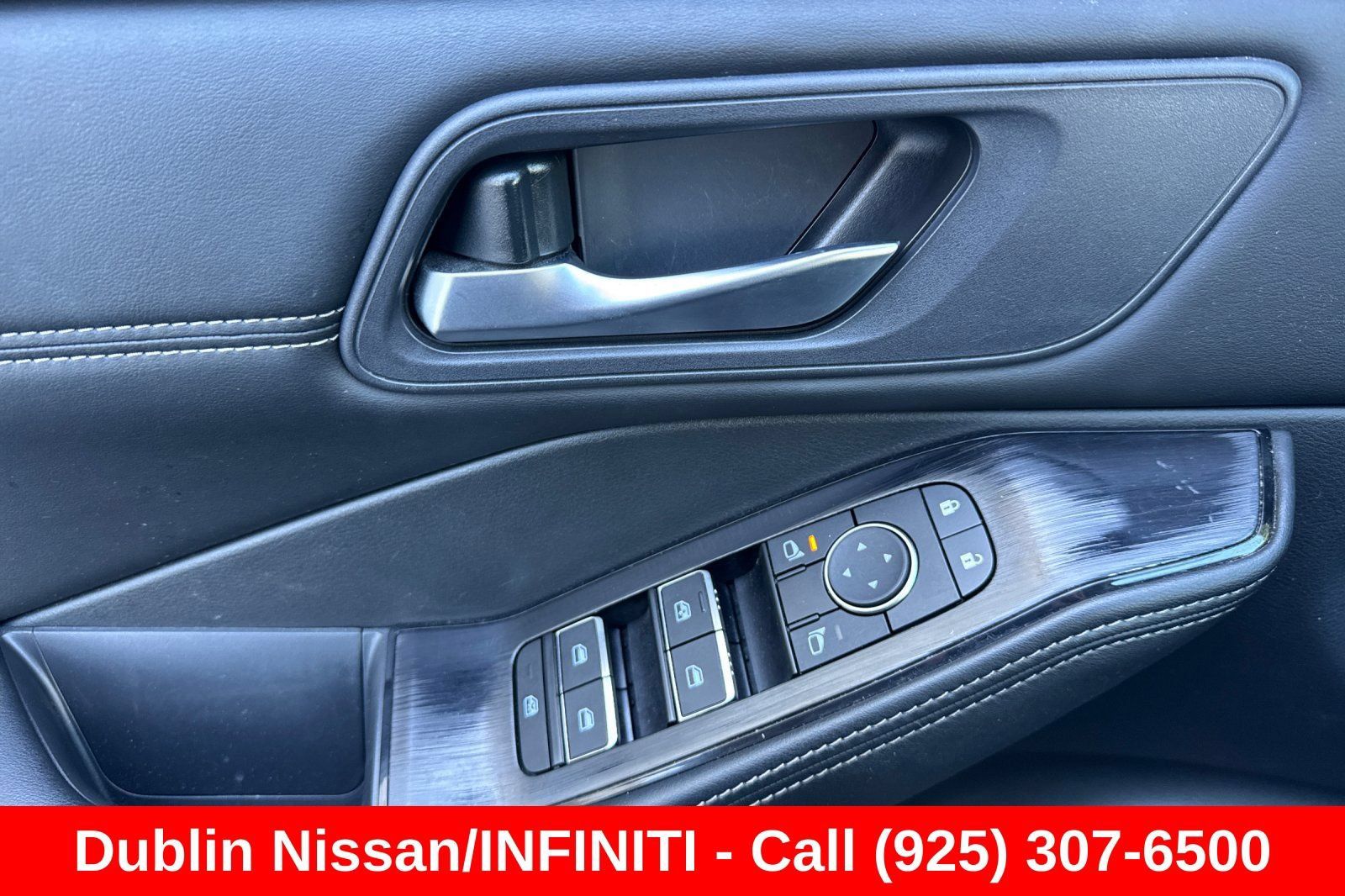 Used 2024 Nissan Rogue SL AWD/4WD image 12