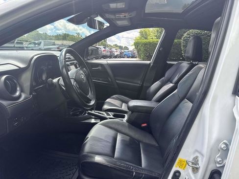Used 2018 Toyota RAV4 SE w/ Power Extra Value Package AWD/4WD image 18