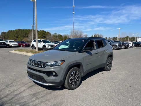 Used 2024 Jeep Compass Limited image 3