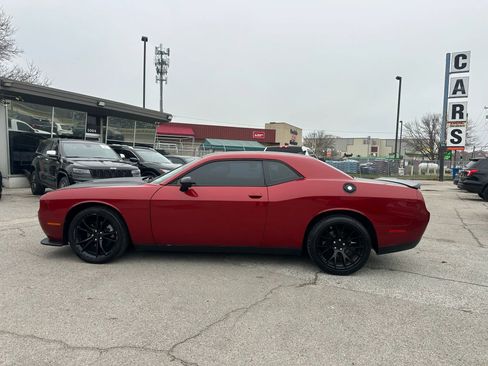 Used 2016 Dodge Challenger SXT Plus image 2