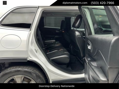 Used 2019 Jeep Cherokee Limited image 21