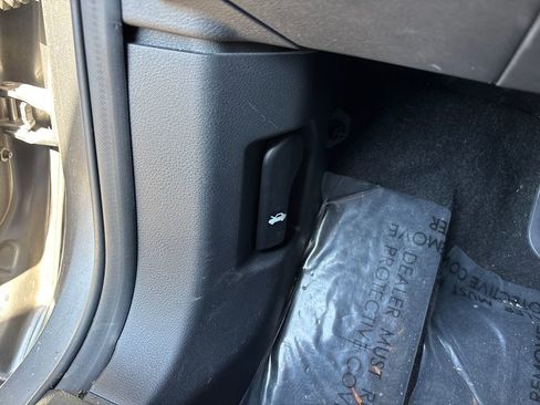 Used 2021 Nissan Rogue S image 34