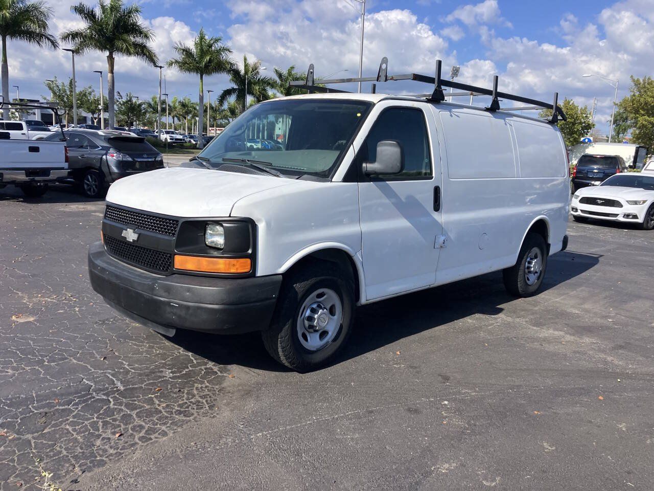 Used 2010 Chevrolet Express 2500 RWD image 4