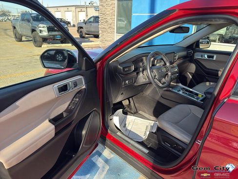 Used 2020 Ford Explorer Limited w/ Class III Trailer Tow Package image 18