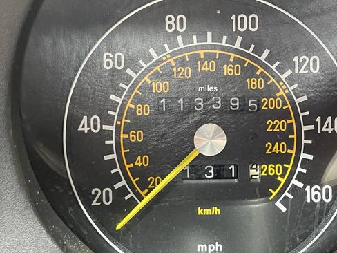 Used 1989 Mercedes-Benz 560 SL image 4