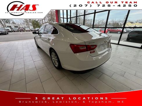Used 2017 Chevrolet Malibu LT FWD image 3