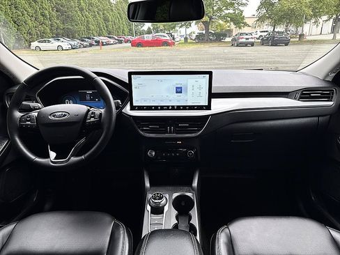 Used 2025 Ford Escape Platinum AWD/4WD image 18