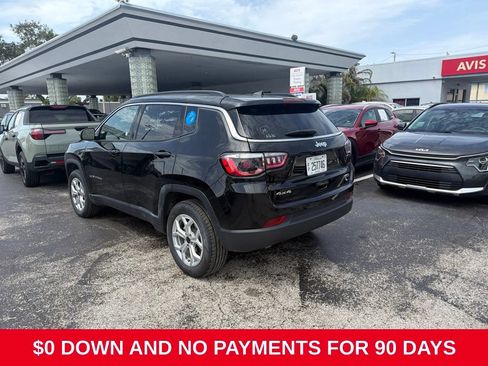 Used 2025 Jeep Compass Latitude w/ Sun & Sound Group AWD/4WD image 5