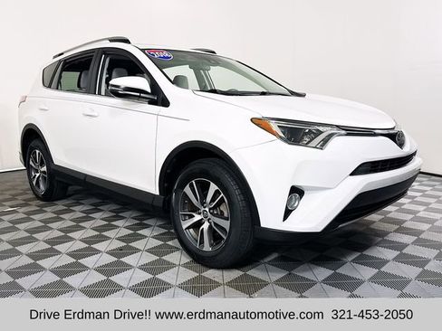 Used 2018 Toyota RAV4 XLE image 1