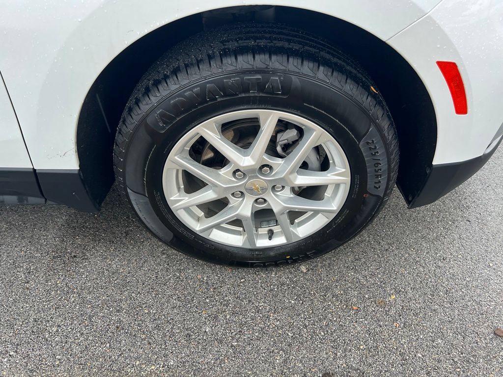 Used 2024 Chevrolet Equinox LT AWD/4WD image 12