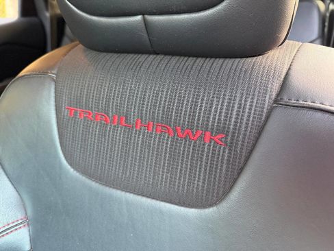 Used 2015 Jeep Cherokee Trailhawk w/ Comfort/Convenience Group image 17