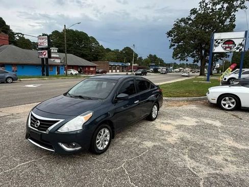 Used 2017 Nissan Versa SV w/ SV Special Edition Package FWD image 3