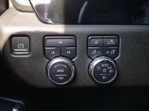 Used 2024 GMC Sierra 3500 SLE w/ SLE Convenience Package image 15