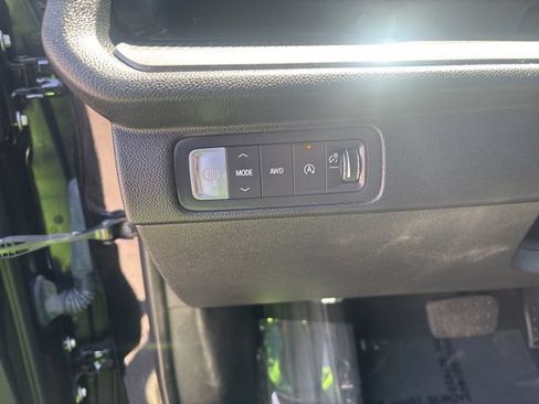 Used 2025 Chevrolet Traverse LT AWD/4WD image 13