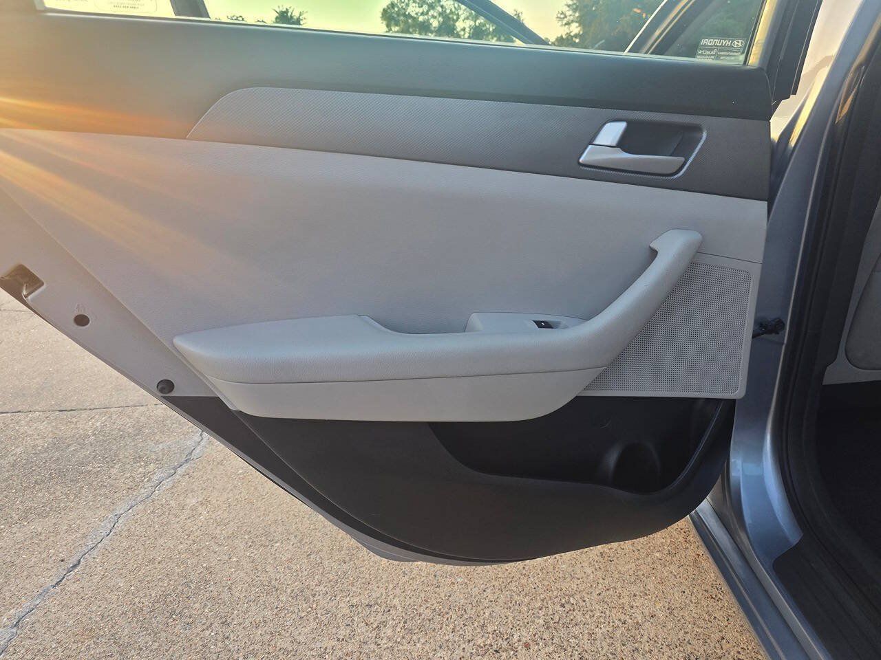 Used 2016 Hyundai Sonata SE FWD image 18