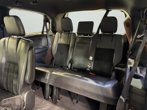 Used 2015 Dodge Grand Caravan SXT FWD image 11