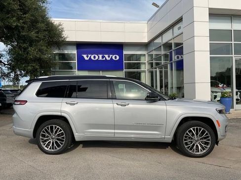 Used 2023 Jeep Grand Cherokee L Summit AWD/4WD image 8
