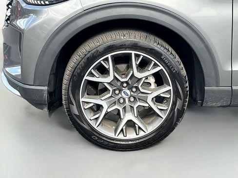 Used 2025 Ford Explorer Platinum w/ Ultimate Package AWD/4WD image 34