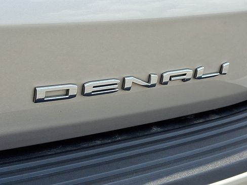 Used 2023 GMC Yukon Denali w/ LPO, Floor Liner Package AWD/4WD image 38