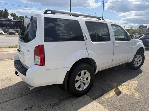 Used 2008 Nissan Pathfinder SE AWD/4WD image 10