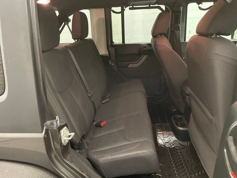 Used 2018 Jeep Wrangler Unlimited Sport S AWD/4WD image 24