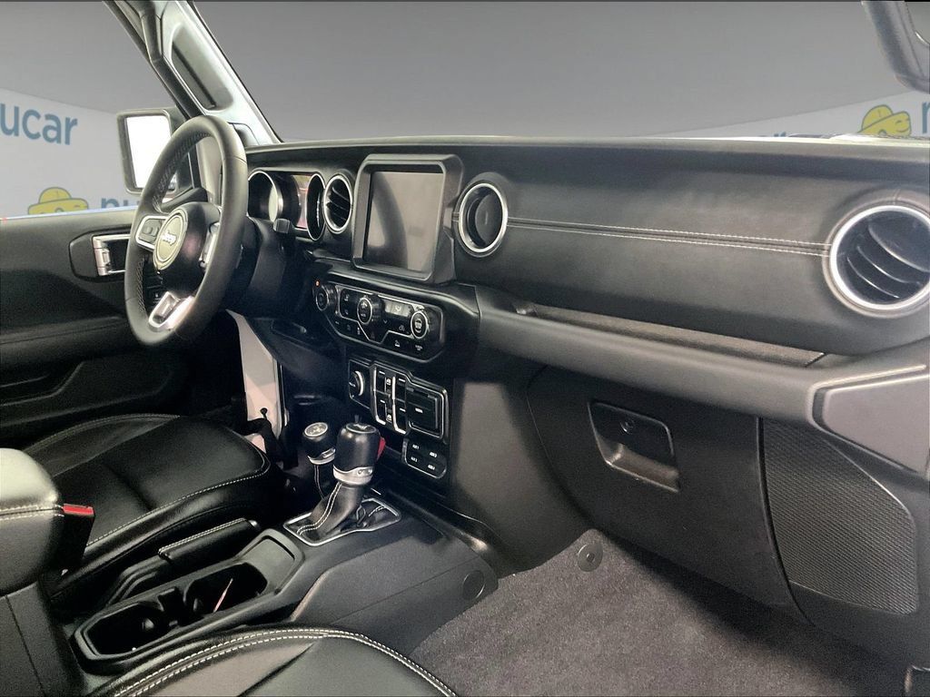Used 2023 Jeep Wrangler Unlimited Sahara AWD/4WD image 14