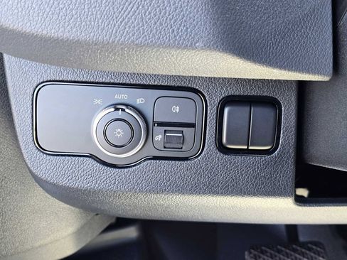 Used 2024 Mercedes-Benz Sprinter 2500 image 38