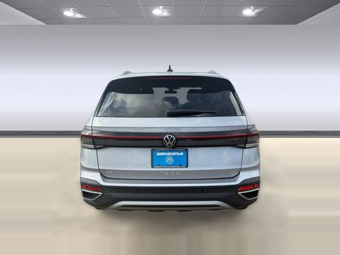 New 2026 Volkswagen Taos SE FWD image 9