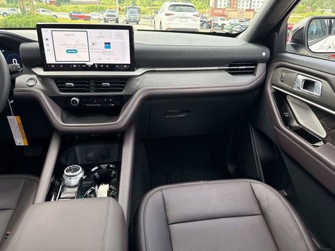 Used 2026 Ford Explorer Platinum w/ LUX Leather Package AWD/4WD image 14